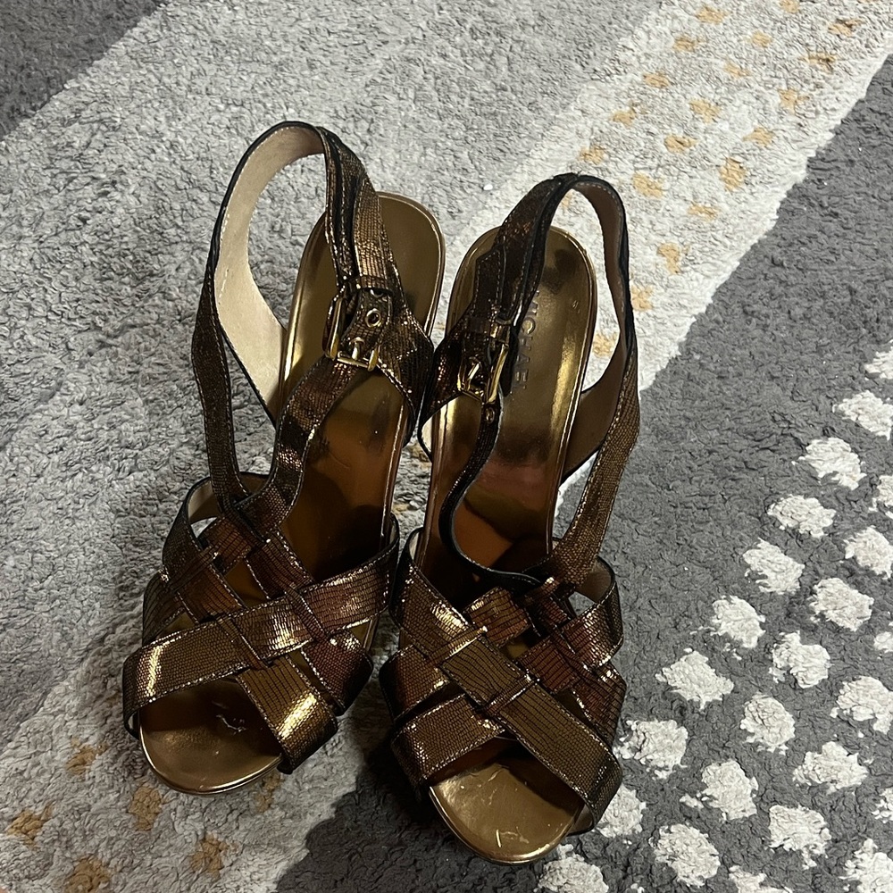 MICHAEL Michael Kors Niki Cross Strap Antique Brass Sandals 9.5M(Medium Width)